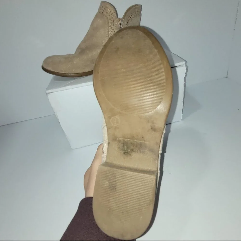 SO Size 1 Beige Ankle Boots with Bow Accent